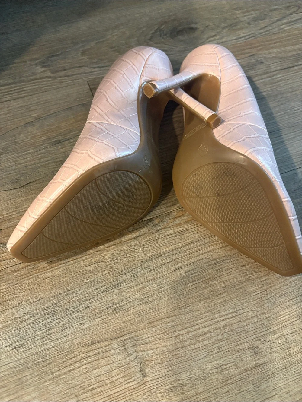 Nine West Blush Croc-Embossed Women's Pumps